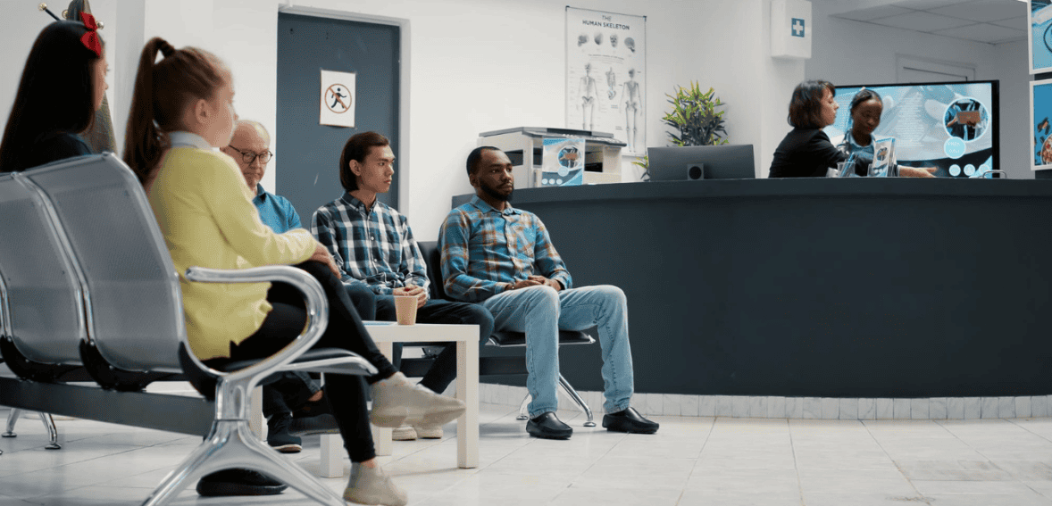 How Modern Medical Front Desk Systems Reduce Patient Wait Times